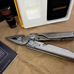 Мультитул LEATHERMAN SURGE 830165